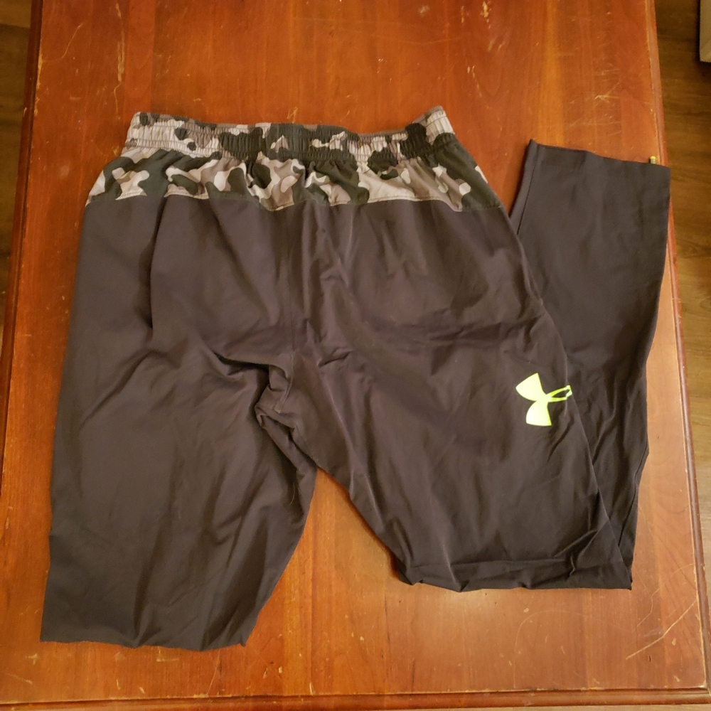 Under Armour runner pants
